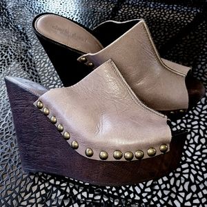 Charles David Recchia wedge shoe. New in box. Size 9. Taupe